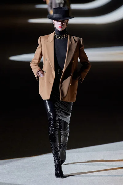 Look 9